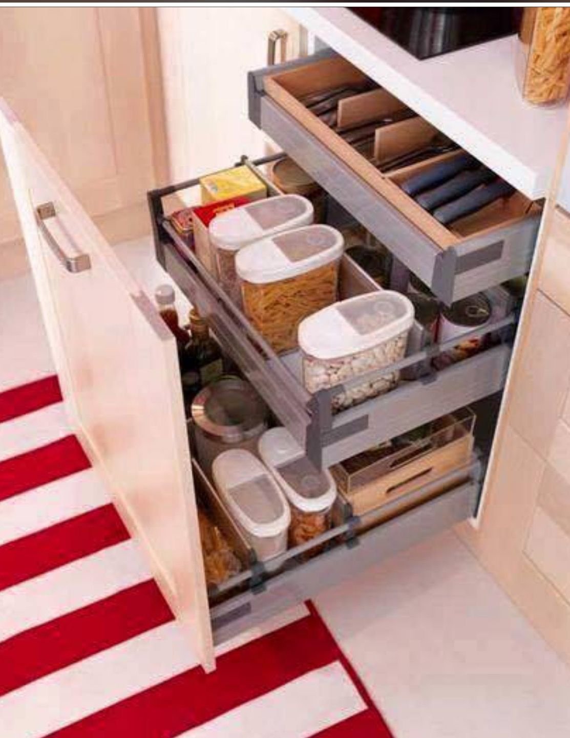 Хранение на кухне лучшие. Кухонный шкаф с ящиками. Выдвижные ящики для кухни. Организация пространства на кухне. Удобные кухни.