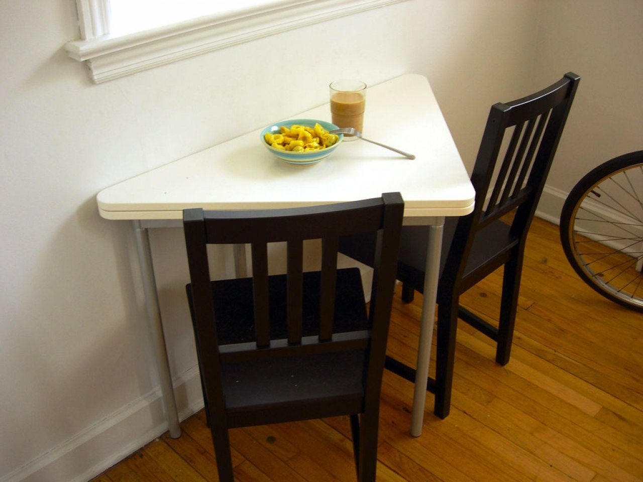 Небольшие кухонные столы. Стол для кухни икея маленькой икеа кухонный. Икеа стол трансформер обеденный. Стол кухонный раскладной для маленькой кухни икеа. Стол для маленькой кухни икеа.