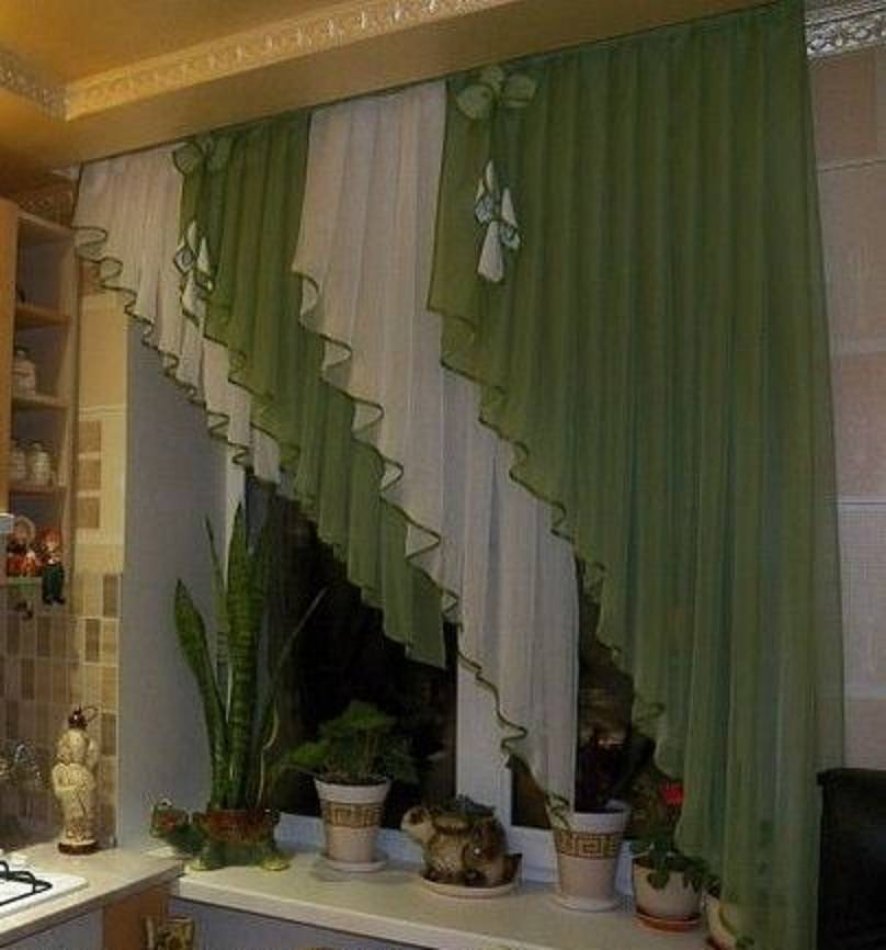 Римская штора с ламбрекеном на кухню