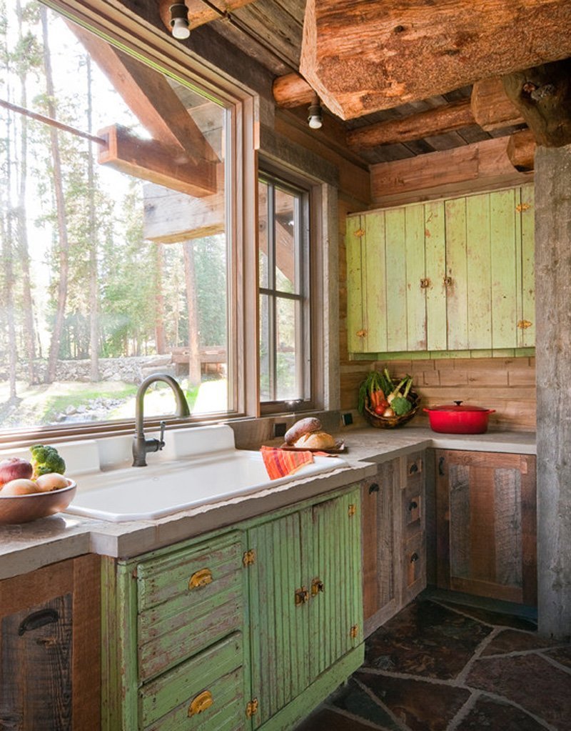 Маленькая кухня в деревянном доме (90 фото)