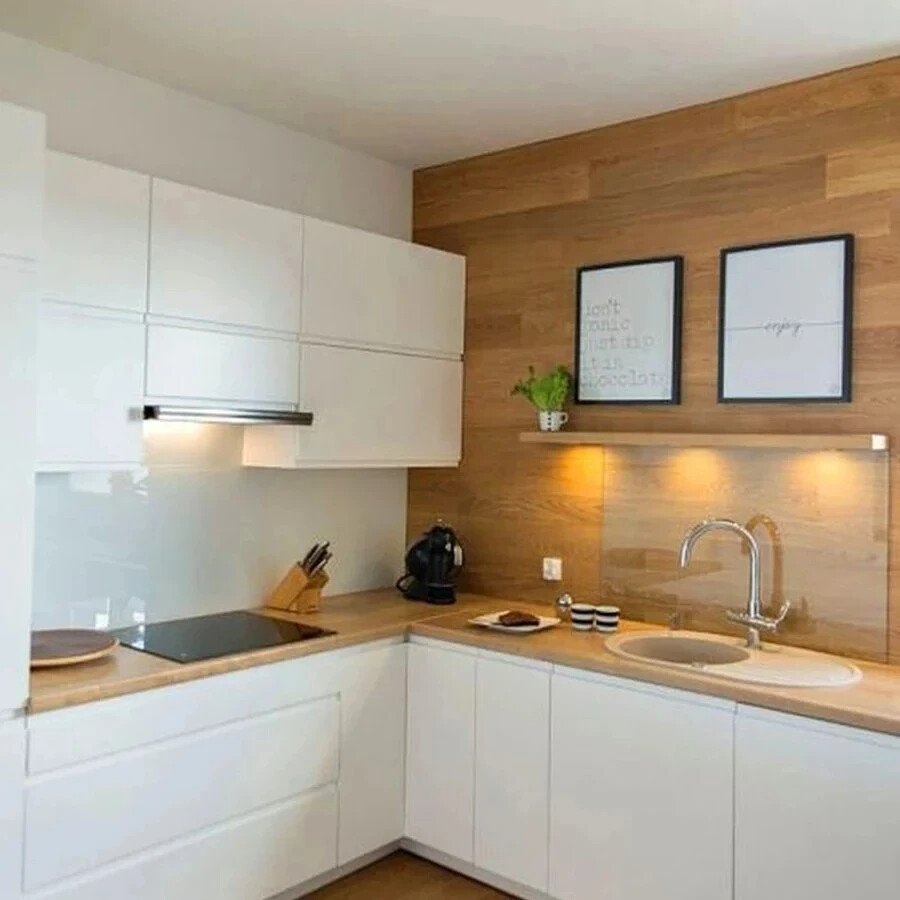 Белая акриловая кухня с деревянной столешницей (67 фото)