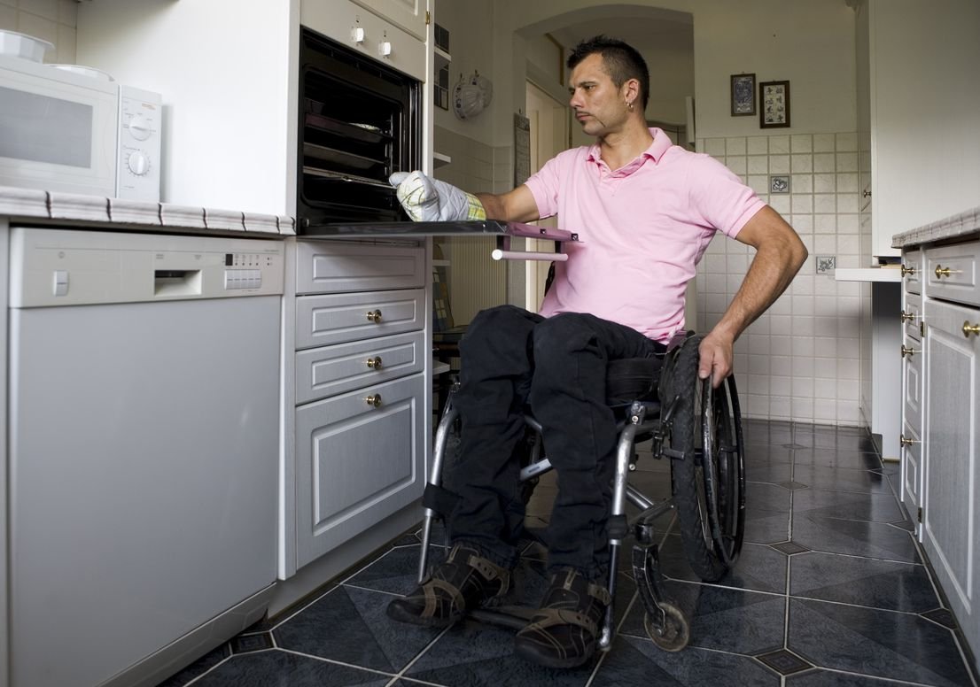 Кухня для инвалида колясочника фото