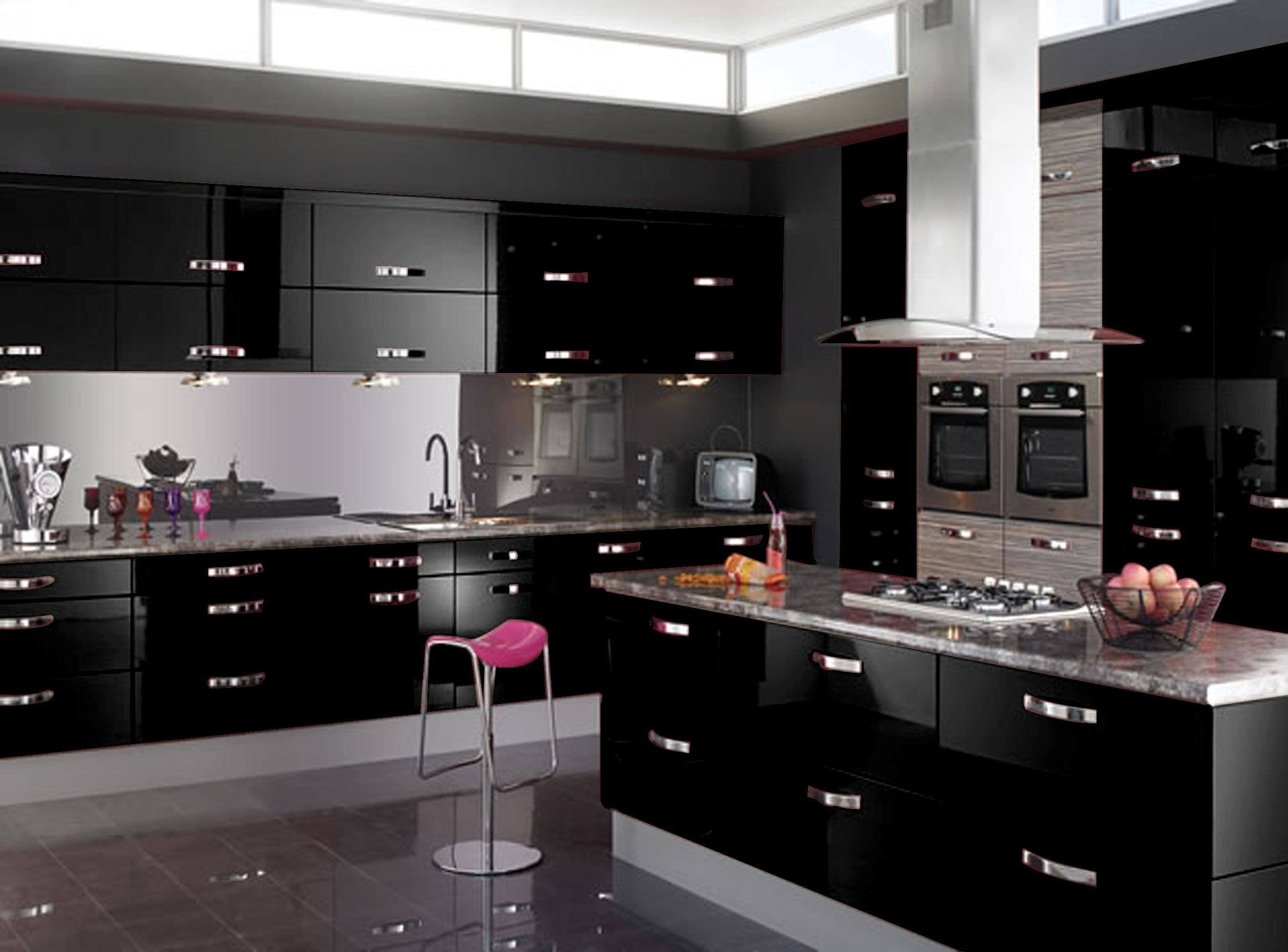 Кухня в черных тонах. Кухня тотал Блэк. Черные кухни. Черный кухонный гарнитур. Красивые кухни.