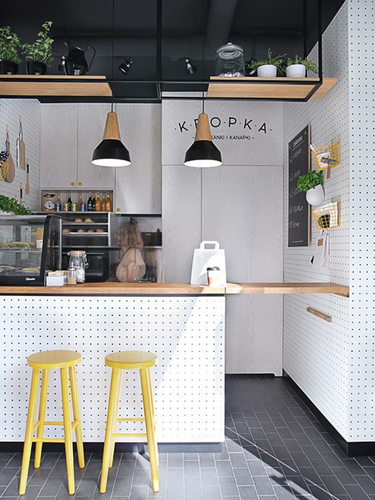 Маленькая кухня в стиле кафе дизайн