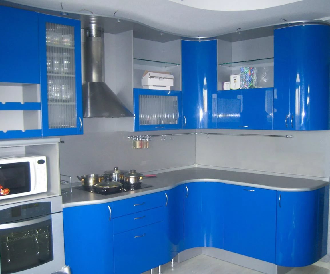 угловые кухни синего цвета