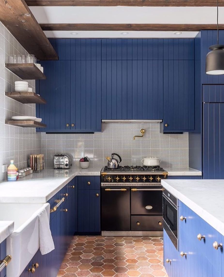 синяя кухня в хрущевке фото
