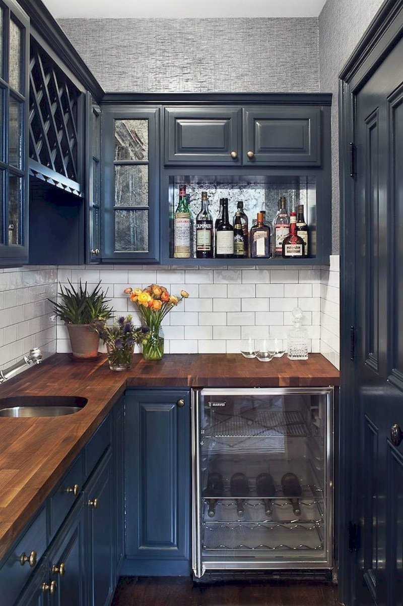 Синяя кухня во французском стиле