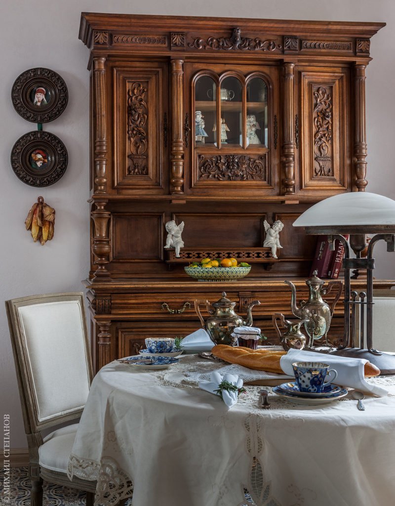 Буфет в интерьере кухни