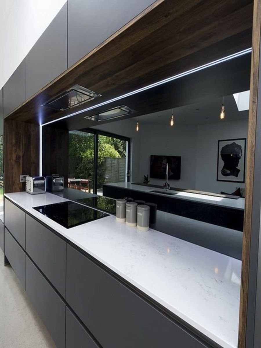 Черные зеркальные кухни фасады