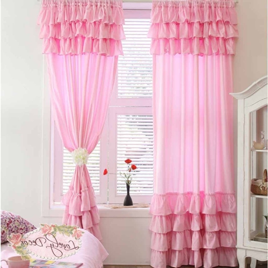 Розовые шторы в детскую