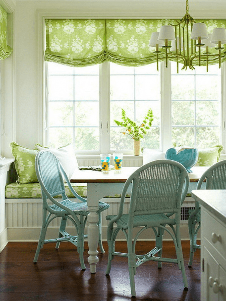 Зелёные шторы в интерьере кухни