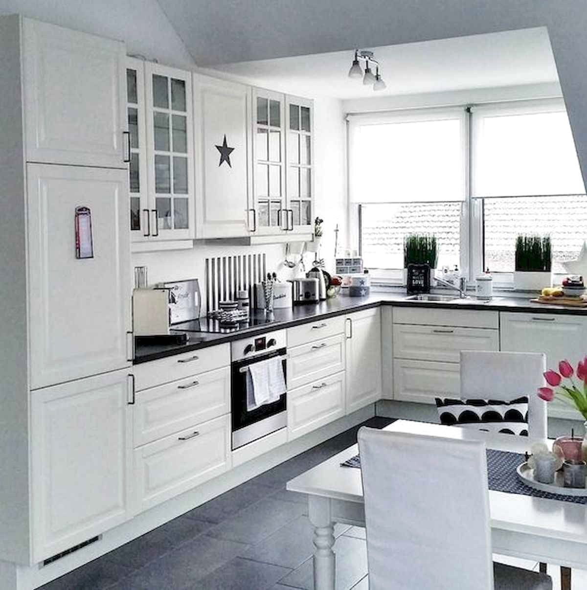 Красивая белая кухня