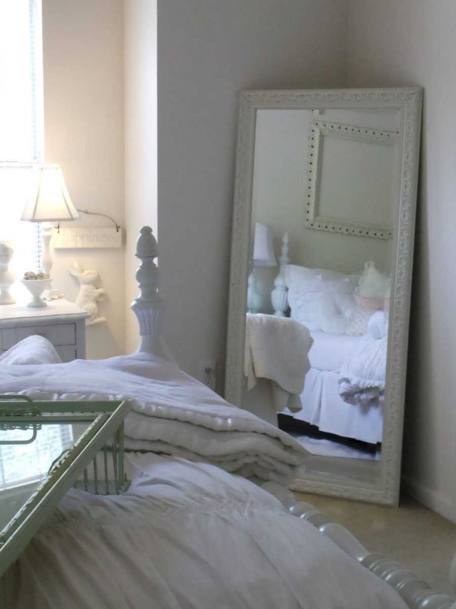 Большие зеркала в спальне