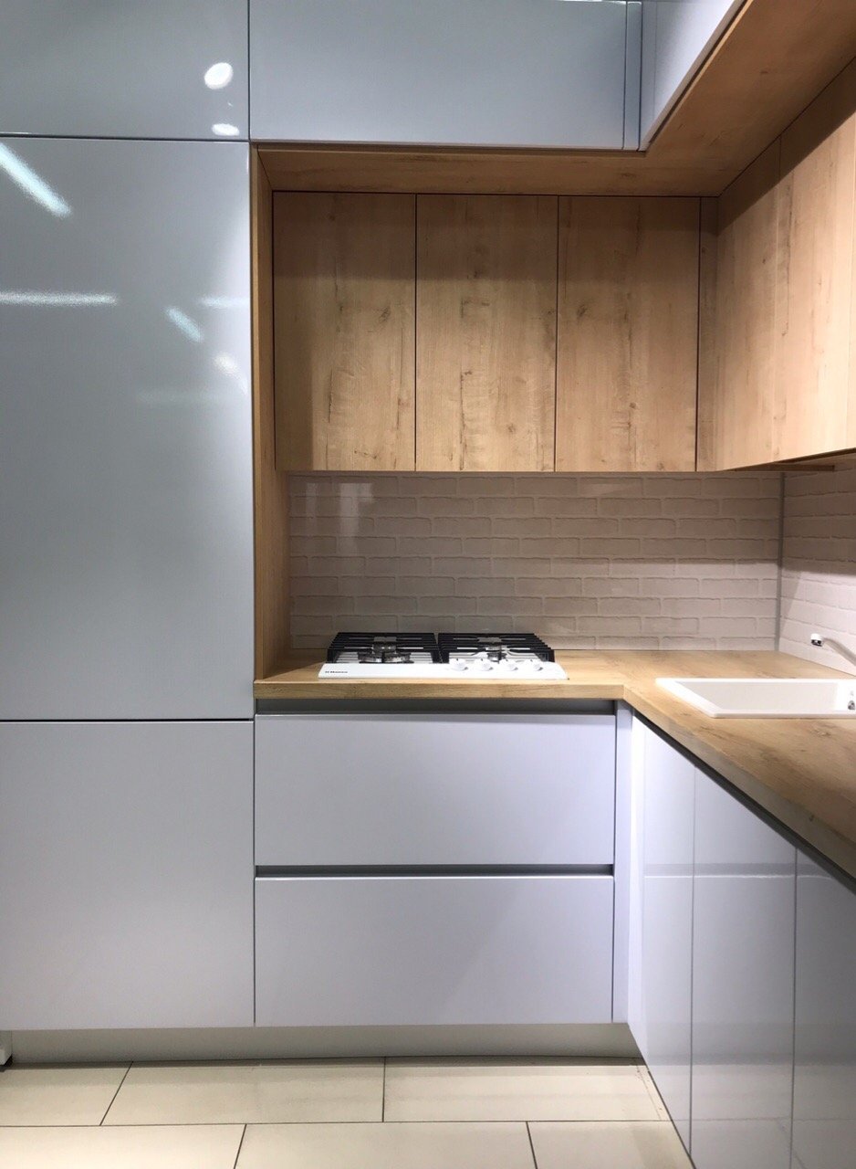 Белая кухня до потолка (89 фото)