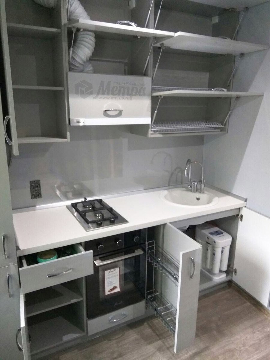 Кухонный гарнитур со встроенной техникой