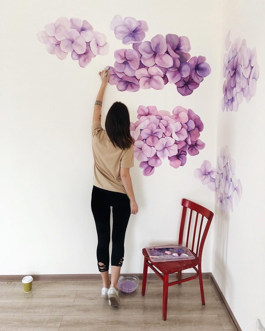 Дизайн цветы на стене