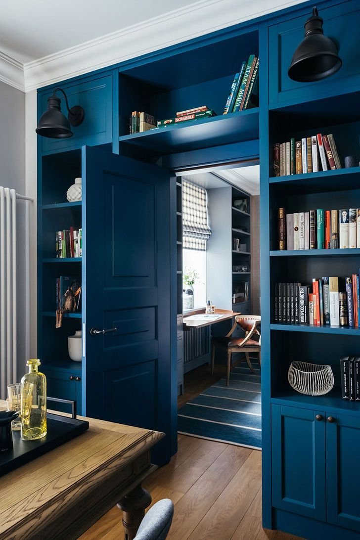 Синий шкаф в интерьере