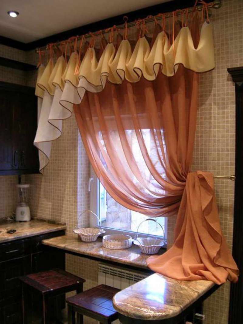 Необычные шторы на кухню