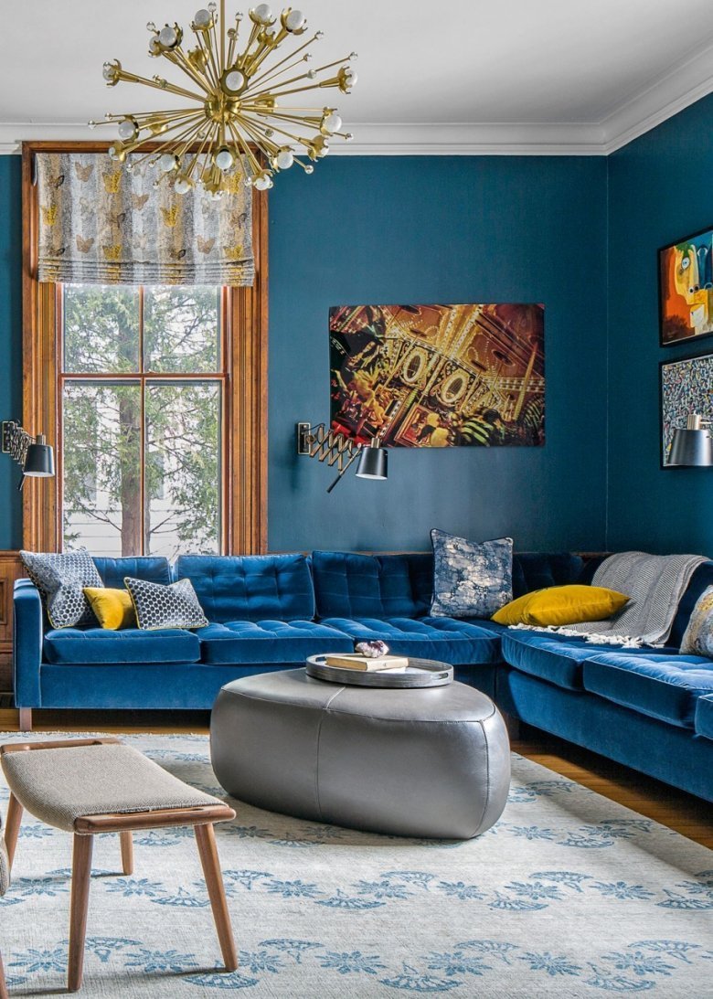 Синий диван в интерьере шторы (63 фото)