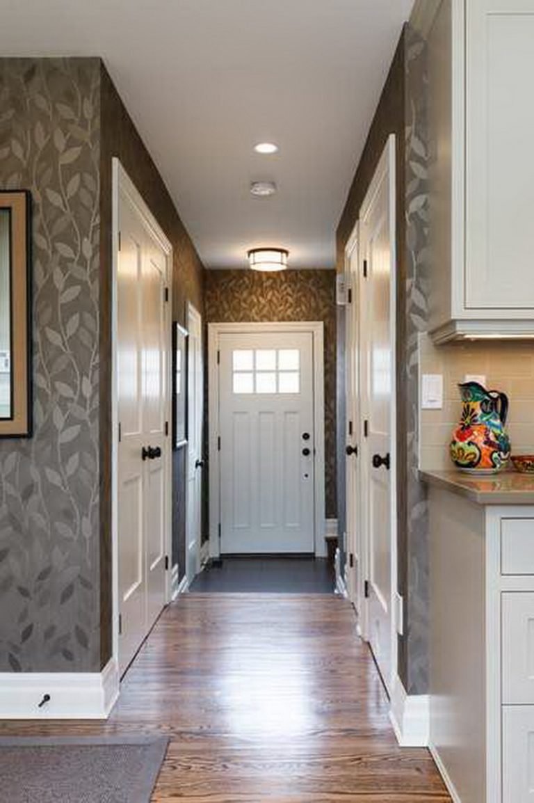 Интерьер узкой прихожей в квартире