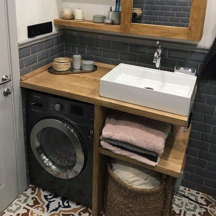 ванная со столешницей под раковину и стиральную машину