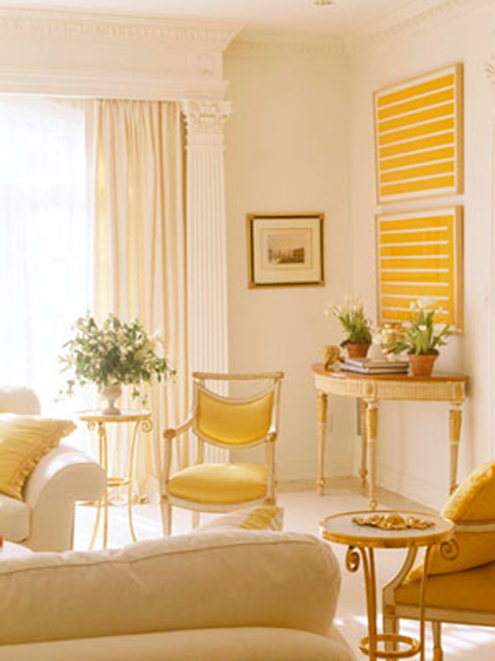 Кремово золотой. Желтый интерьер. Желтая стена. Лимонные стены в интерьере. Жёлтый цвет в интерьере гостиной.