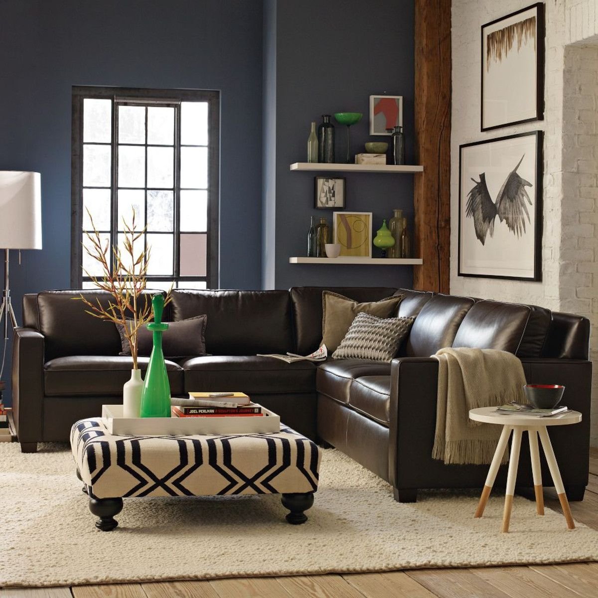 Кофейные диваны. Кофейный диван в интерьере. Диван с орнаментом коричневый. Диван кофейного цвета. Дизайн с коричневым диваном.