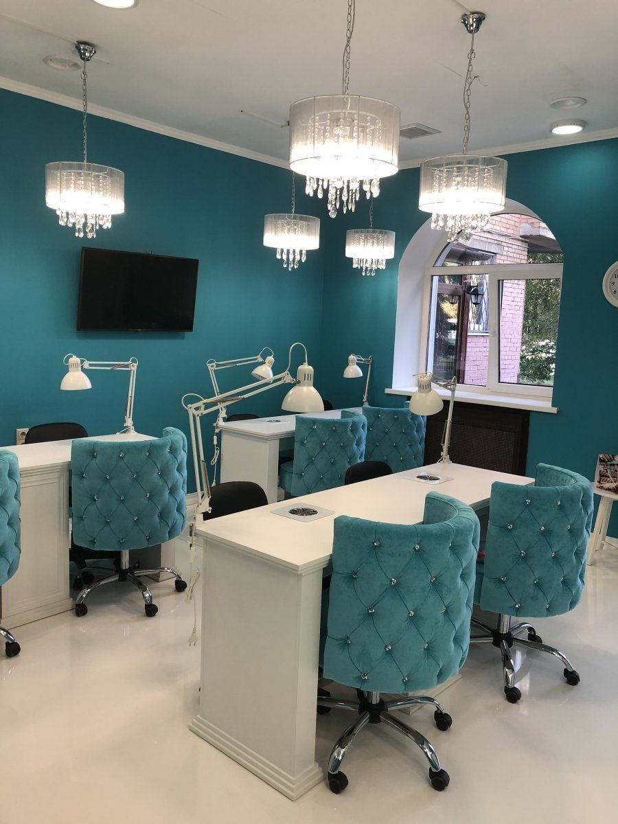 Салон красоты в синих тонах