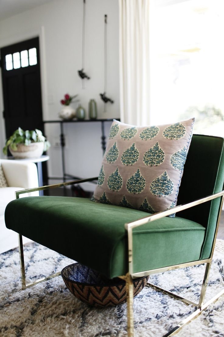 Зеленое кресло в интерьере