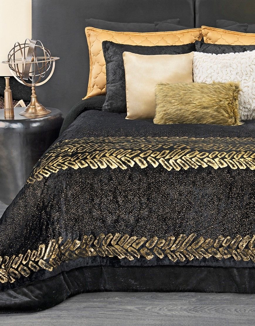 Спальня в черно-золотом
