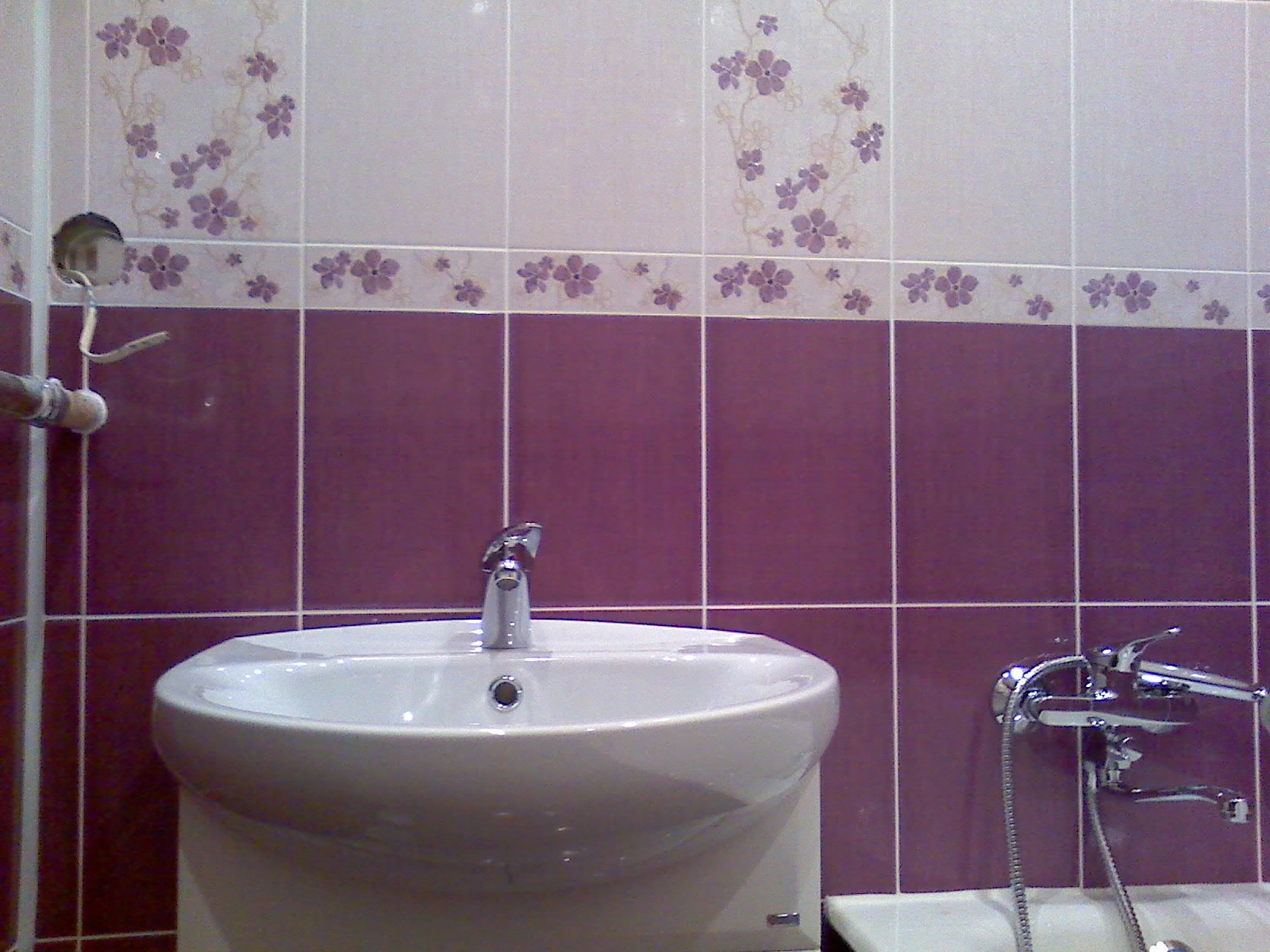 Укладка плитки в ванной plitka vanny ru. Выложить плиткой ванную. Красиво выложить ванну плиткой. Укладка плитки в ванной комнате. Красиво положить плитку в ванной.