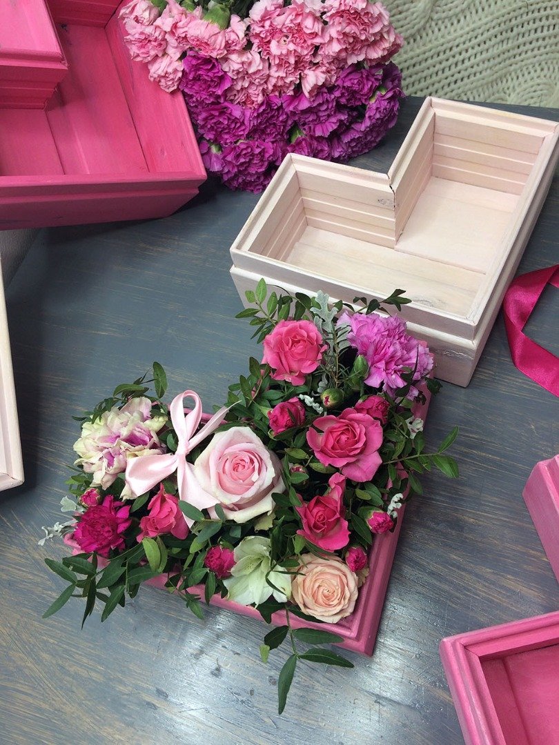 Деревянные коробочки для цветочных композиций