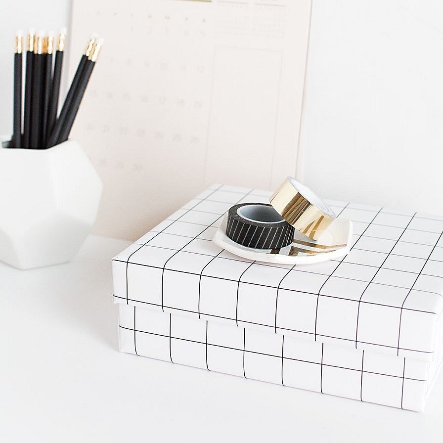 Paper Cover on the Box novel