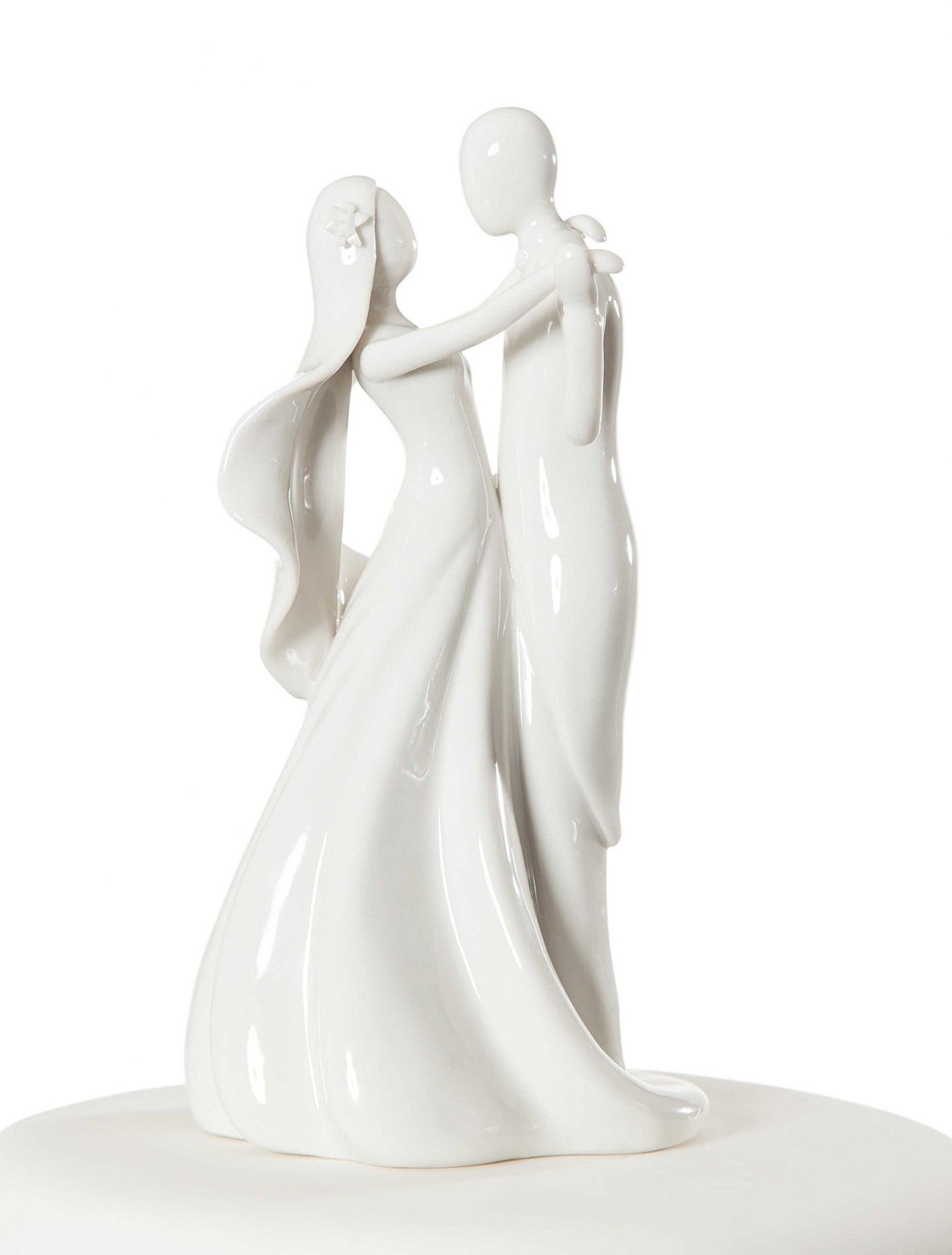 Белые фигурки. Фарфоровая статуэтка свадьба. Фарфоровые статуэтки на фарфоровую свадьбу. Белые статуэтки для интерьера. Статуэтка на свадебный торт.