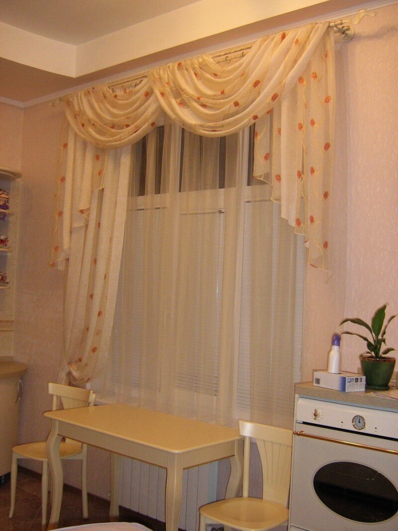 Тюль на маленькую кухню