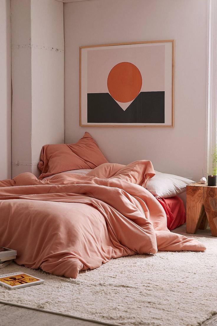 Мягкая мебель оранжевого цвета