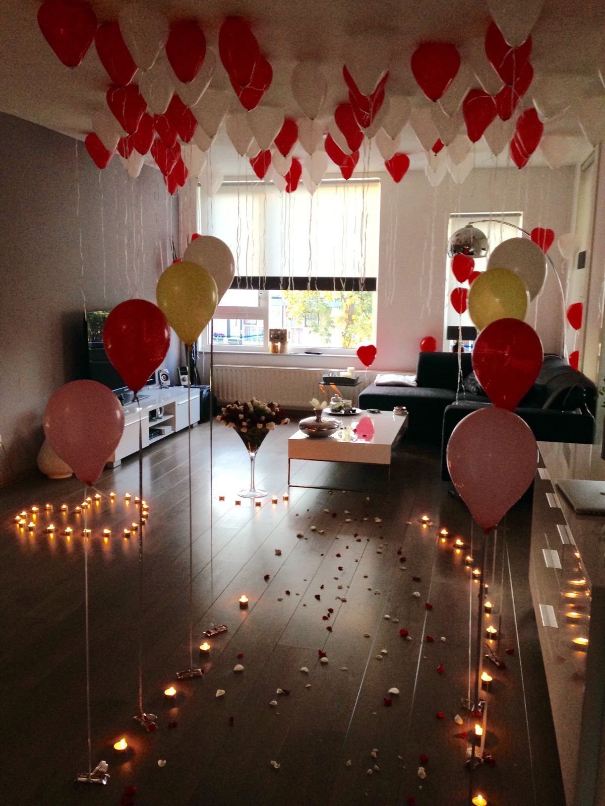 красиво украсить комнату на день рождения мужа
