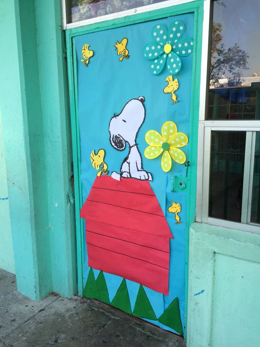 Разрисовать дверь в детском саду