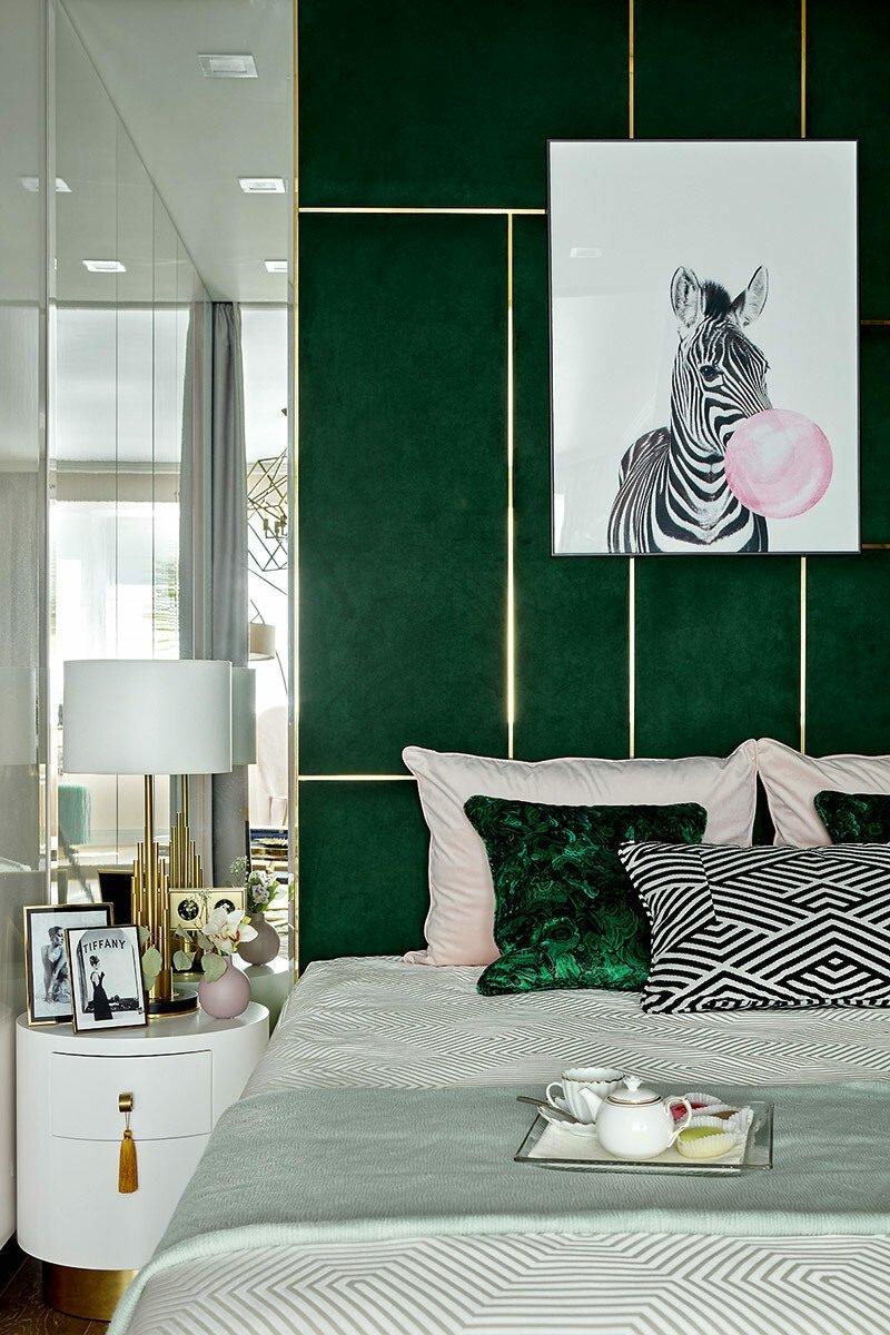 Спальня в стиле гранж с темно зелеными стенами