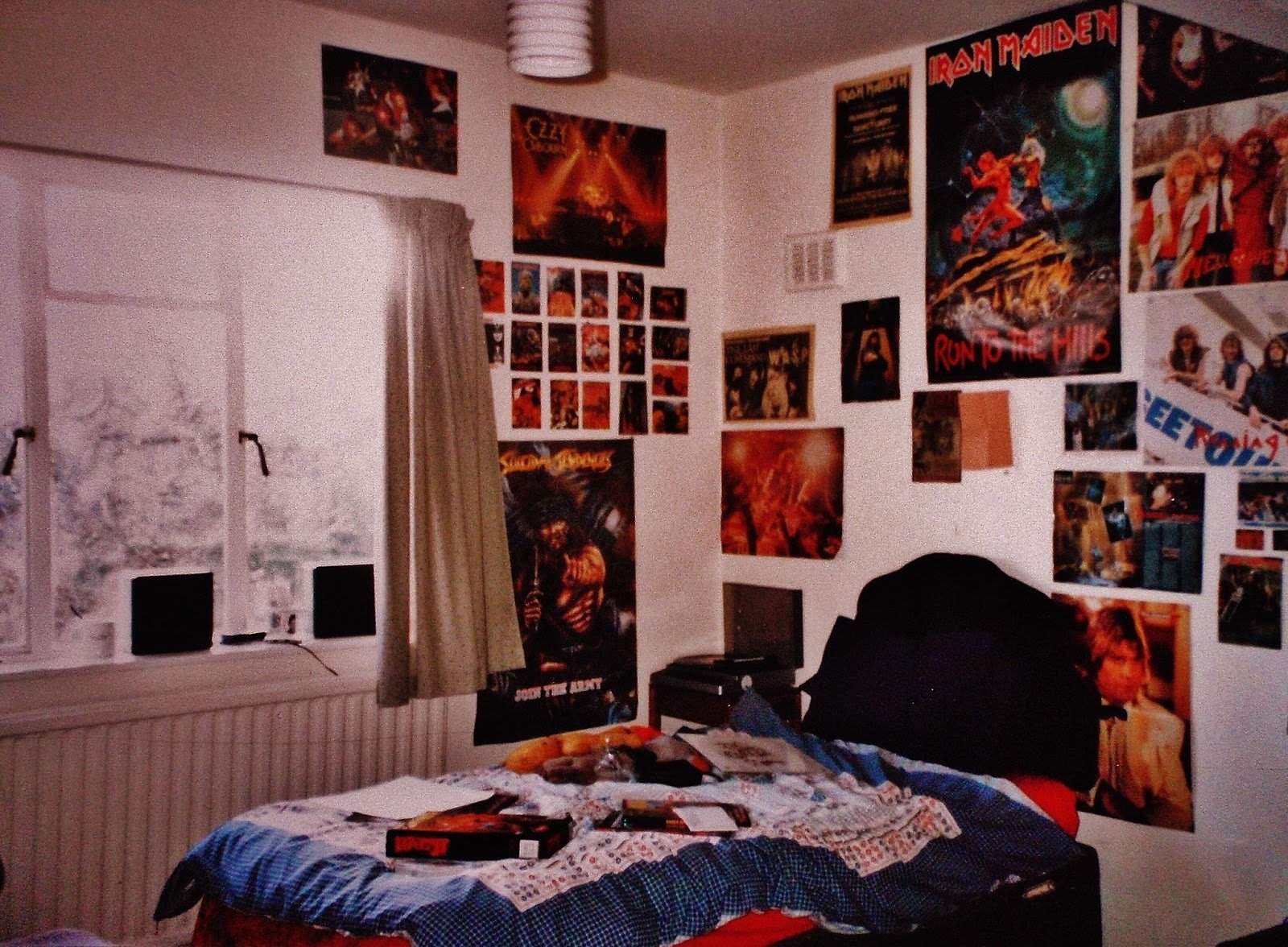 комната в стиле 90х