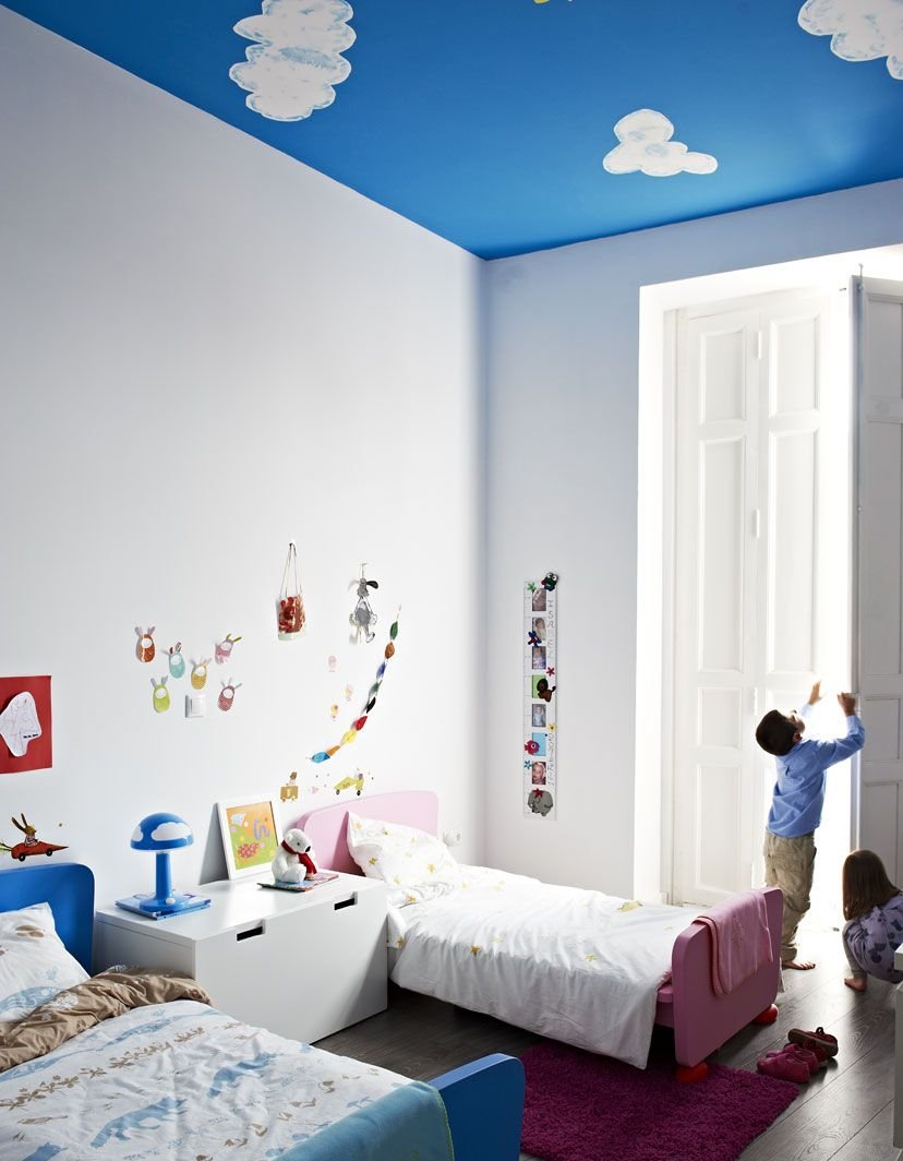 Окрашивание стен в детской для девочек