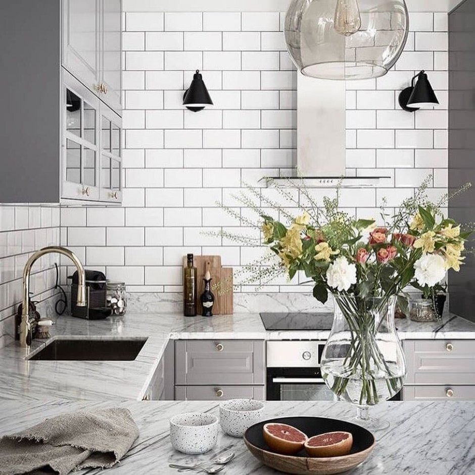 Белая плитка в скандинавском стиле