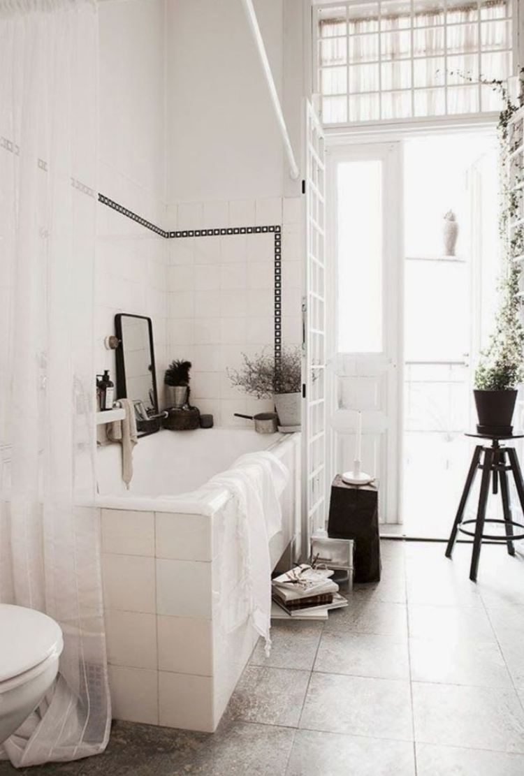 Белая ванна в скандинавском стиле