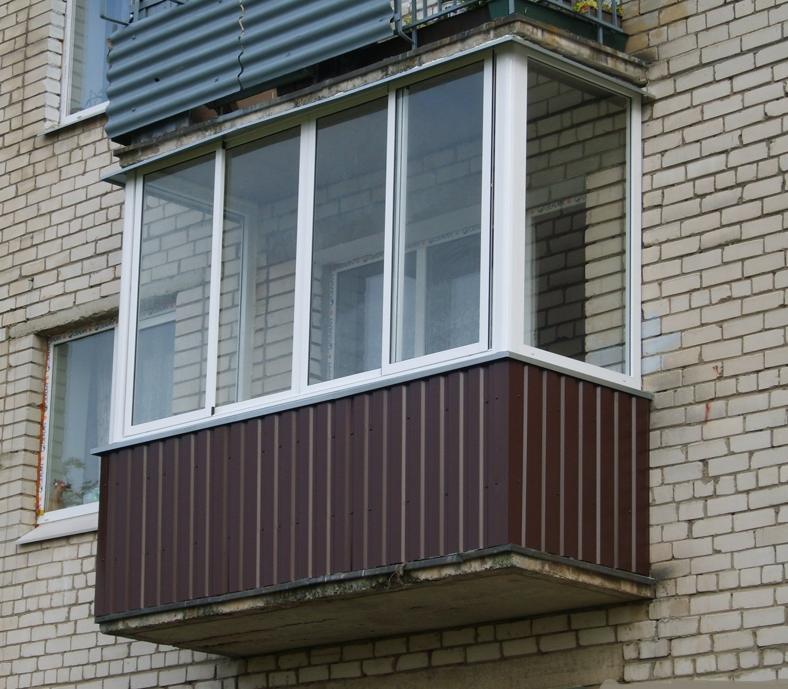 Балконы волной. Остекление балконов. Отделка балкона снаружи. Алюминиевый балкон. Наружная обшивка балкона.