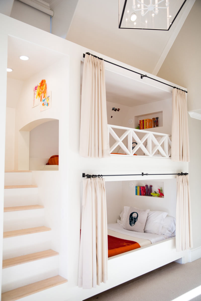 Двухэтажная кровать для детей встроенная