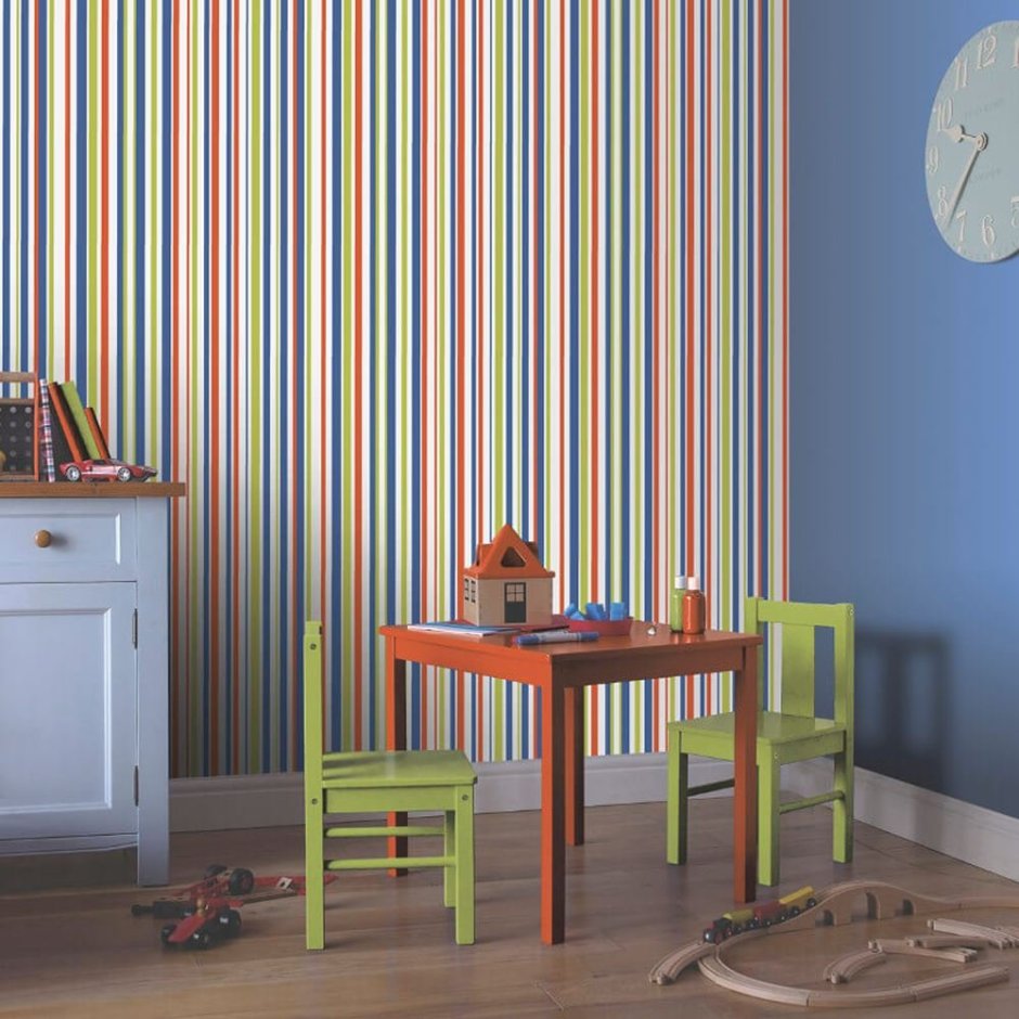 Полоски на стене в интерьере