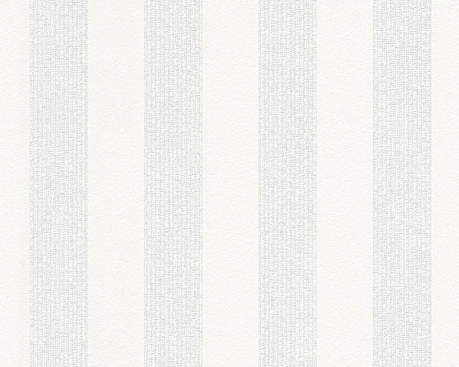 Вертикальные полоски на стене