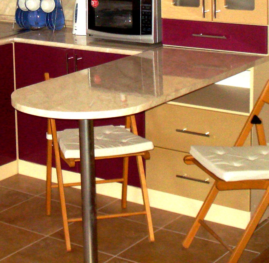 Кухонный барный стол для маленькой кухни