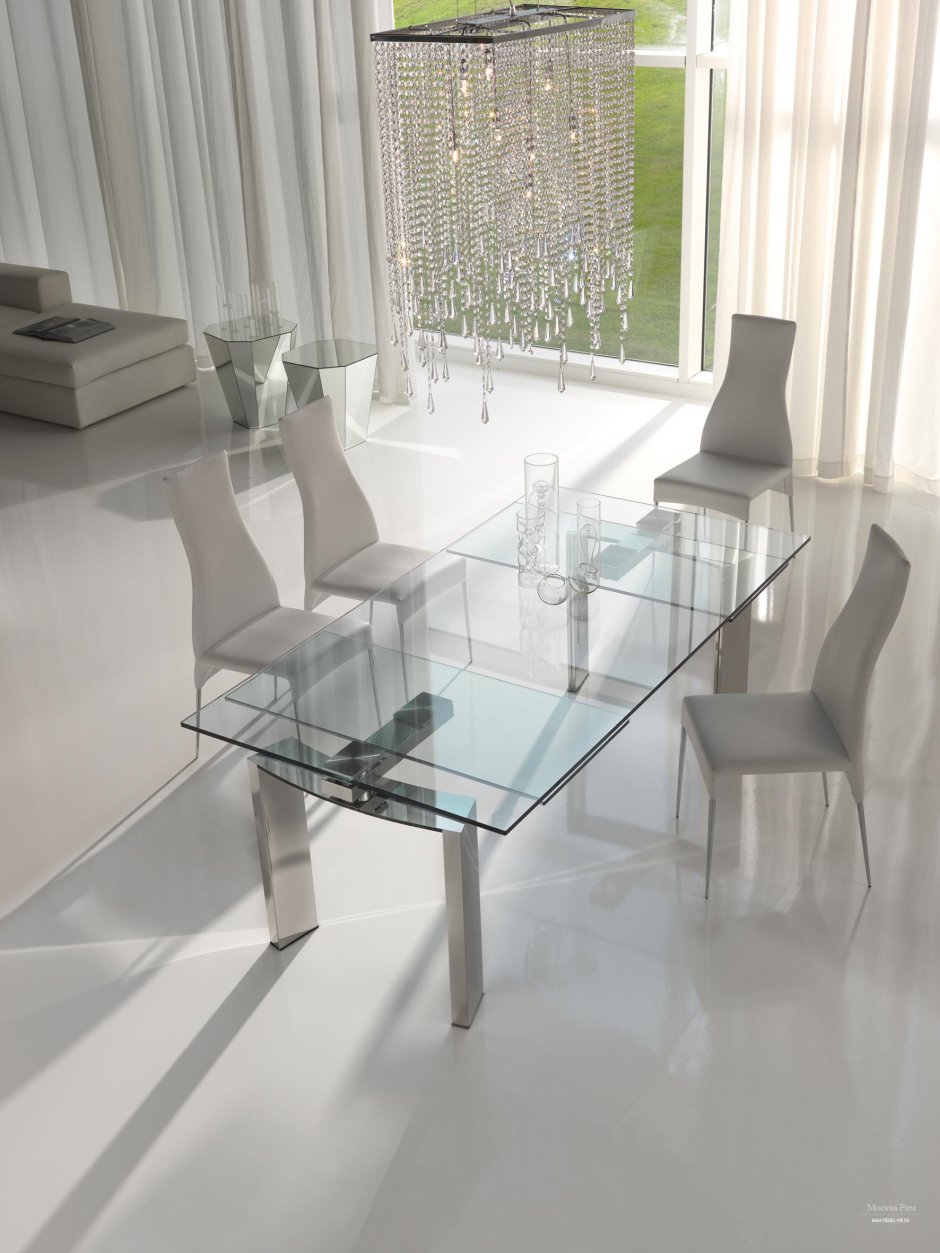 Обеденный стол Agerby ø119 см стекло
