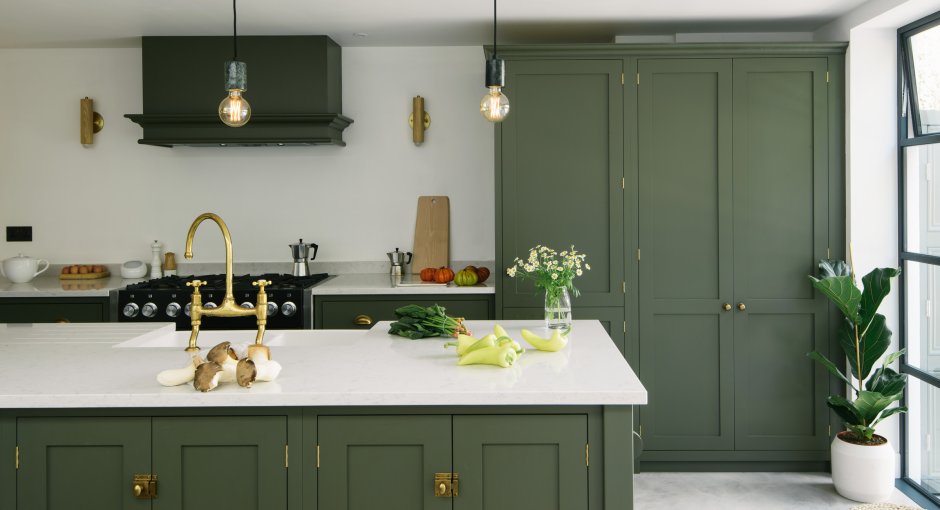 Кухня в темно зеленом цвете